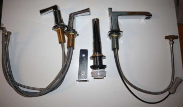 7353.841-002 Chrome Plated Town with Sprayer Lavatory Faucet