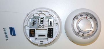 Honeywell T87N1000 1 Hot 1 Cold Round Non-Programmable Mechanical Thermostat