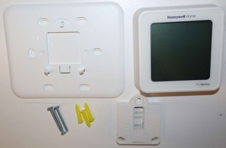 Supplies Depot: Honeywell TH6320WF2003 2 Hot 2 Cold Programmable Thermostat Dual  Fuel