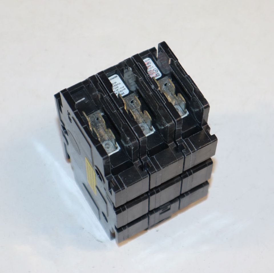 Rheem 425098 Square D Circuit Breaker - 25A 3-Pole QOU325