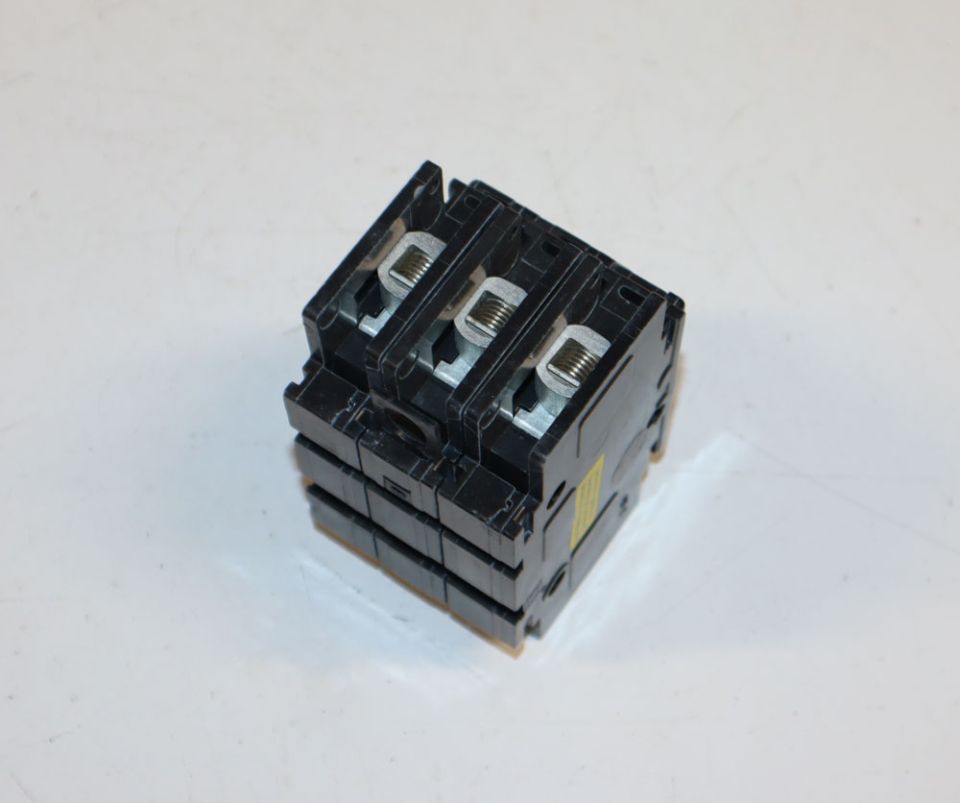 Rheem 425098 Square D Circuit Breaker - 25A 3-Pole QOU325
